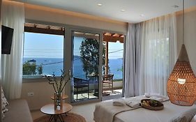 Salty Wave Suites